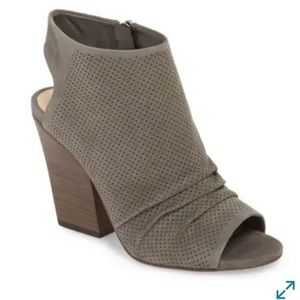 Vince camuto kentvi grey suede peep toe booties